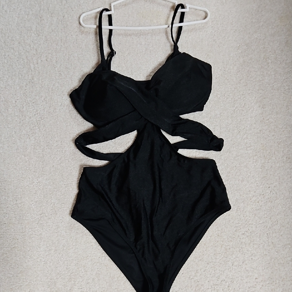Elegant Black Cutout One-Piece Swimsuit